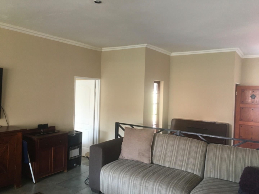 4 Bedroom Property for Sale in Rooihuiskraal Gauteng