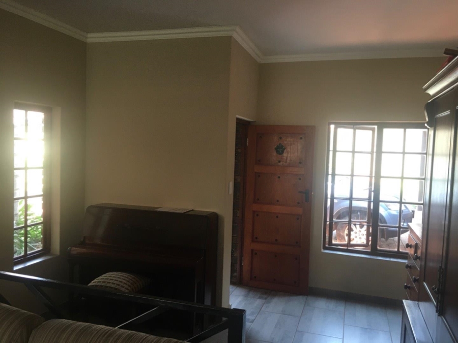 4 Bedroom Property for Sale in Rooihuiskraal Gauteng