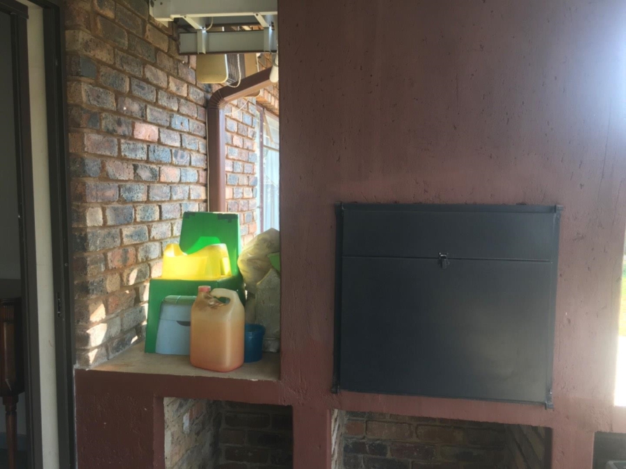 4 Bedroom Property for Sale in Rooihuiskraal Gauteng