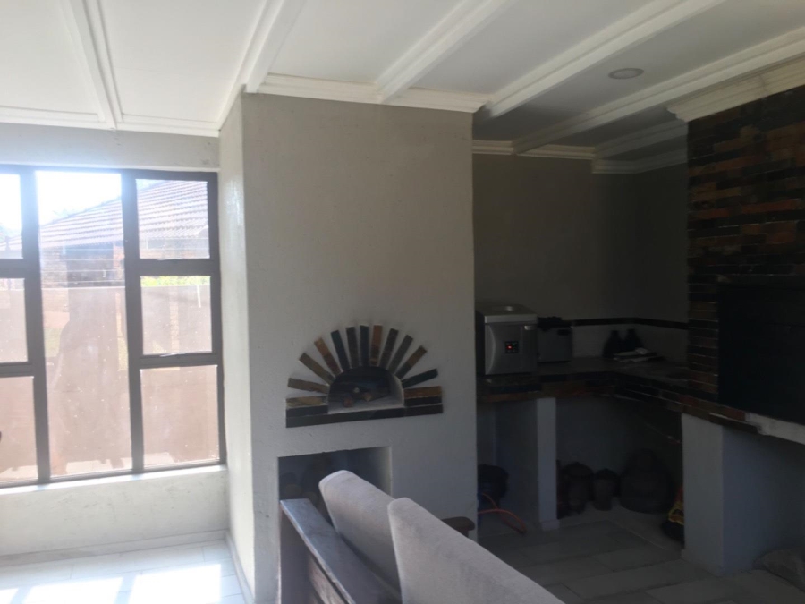 4 Bedroom Property for Sale in Rooihuiskraal Gauteng