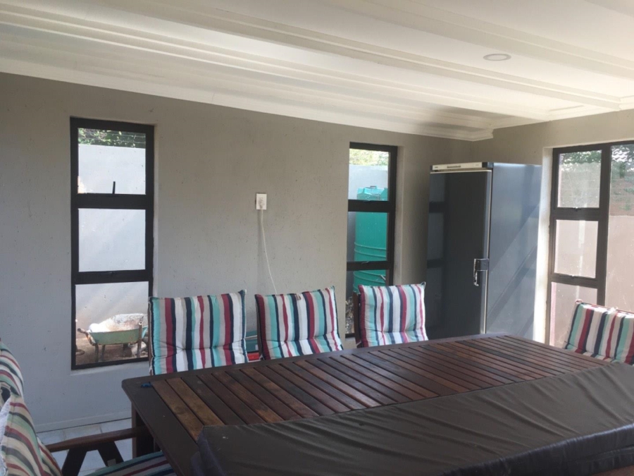 4 Bedroom Property for Sale in Rooihuiskraal Gauteng