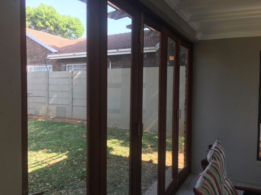 4 Bedroom Property for Sale in Rooihuiskraal Gauteng