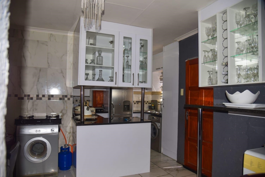 3 Bedroom Property for Sale in Clayville Gauteng