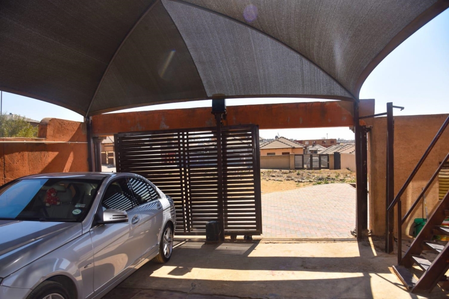 3 Bedroom Property for Sale in Clayville Gauteng