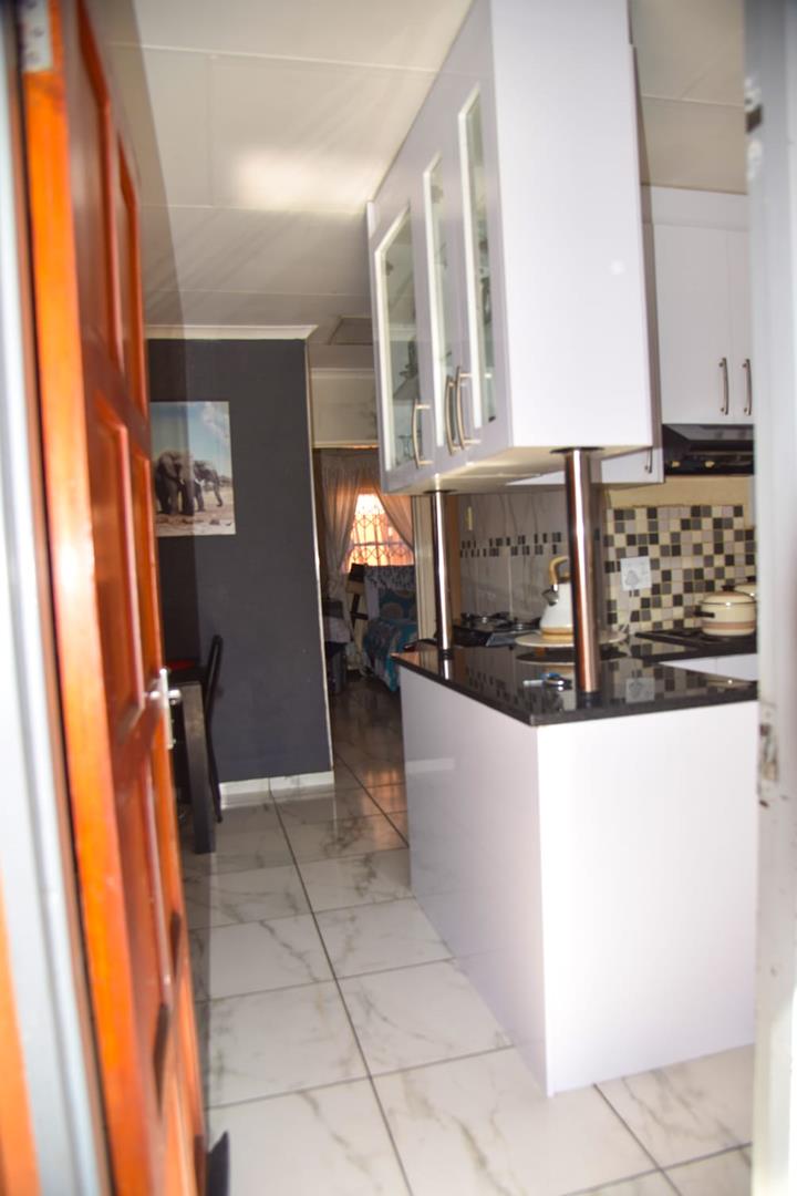 3 Bedroom Property for Sale in Clayville Gauteng