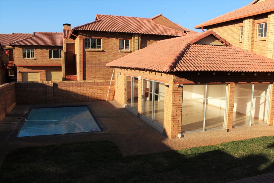 To Let 2 Bedroom Property for Rent in Olympus Gauteng