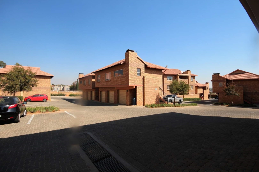 To Let 2 Bedroom Property for Rent in Olympus Gauteng