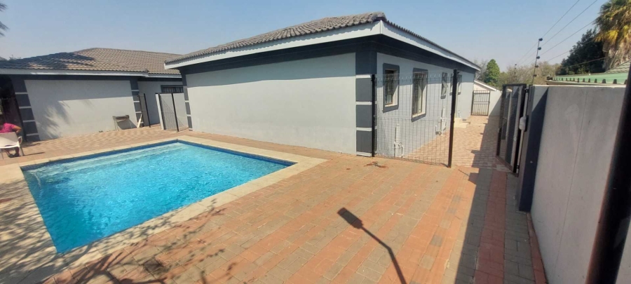 Commercial Property for Sale in Verwoerdpark Gauteng