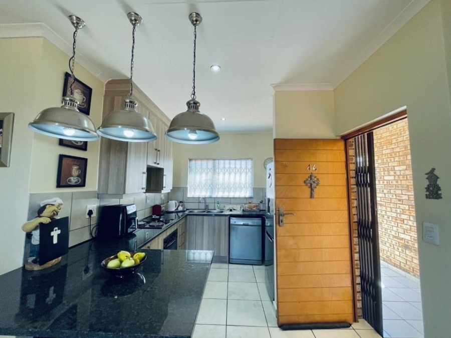 2 Bedroom Property for Sale in South Crest Gauteng