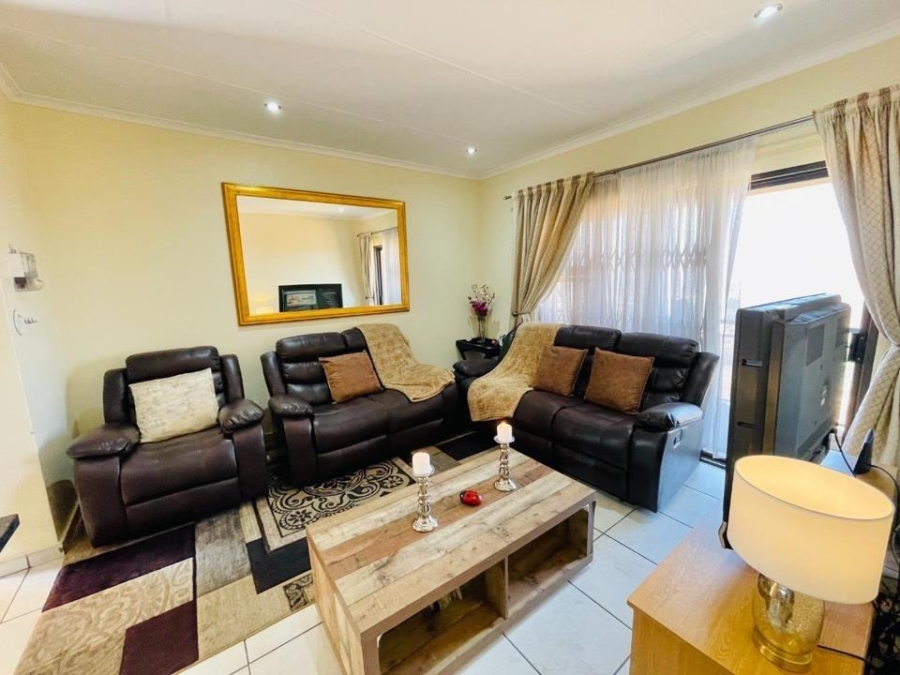 2 Bedroom Property for Sale in South Crest Gauteng