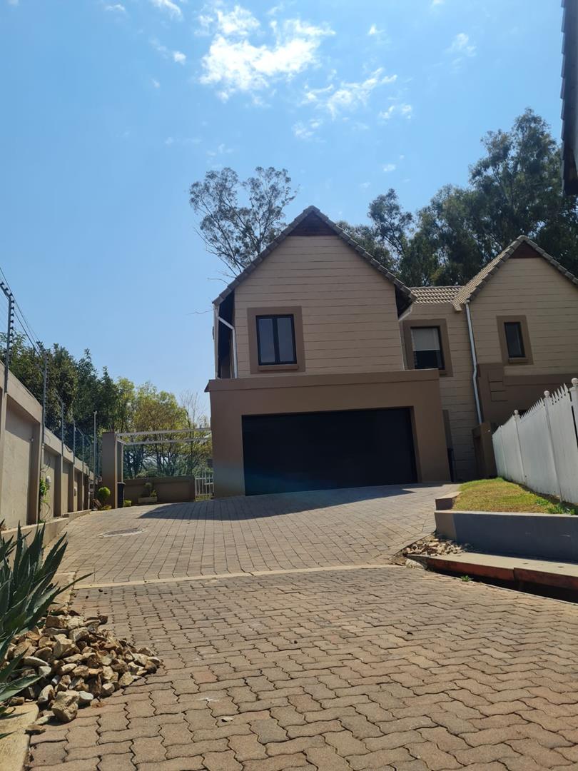 4 Bedroom Property for Sale in Zwartkop Golf Estate Gauteng