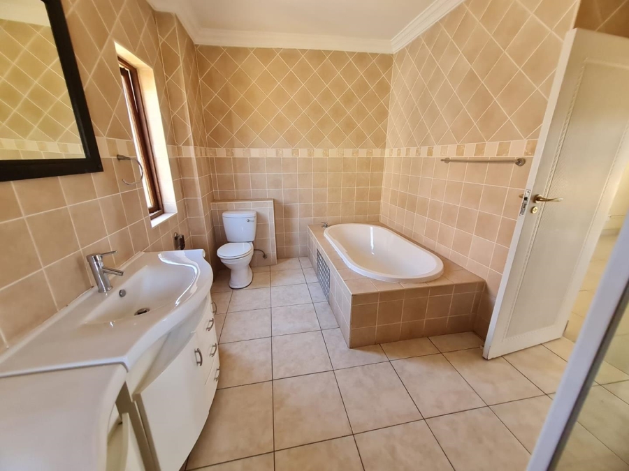 4 Bedroom Property for Sale in Zwartkop Golf Estate Gauteng