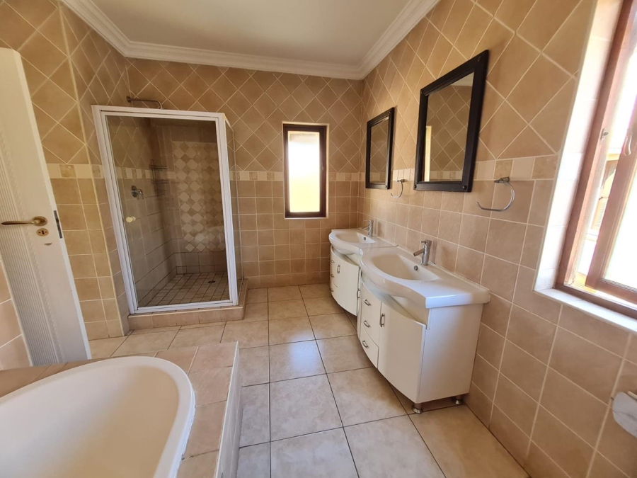 4 Bedroom Property for Sale in Zwartkop Golf Estate Gauteng