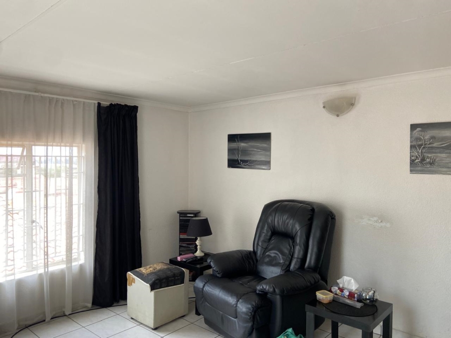 2 Bedroom Property for Sale in Mulbarton Gauteng