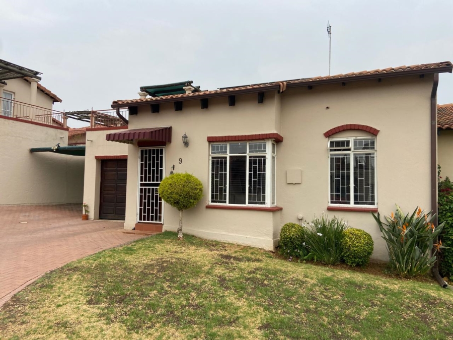 2 Bedroom Property for Sale in Mulbarton Gauteng