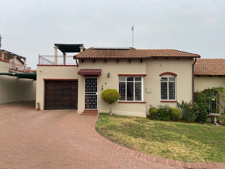 2 Bedroom Property for Sale in Mulbarton Gauteng