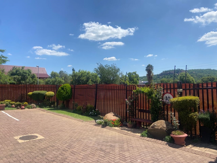 2 Bedroom Property for Sale in Mulbarton Gauteng