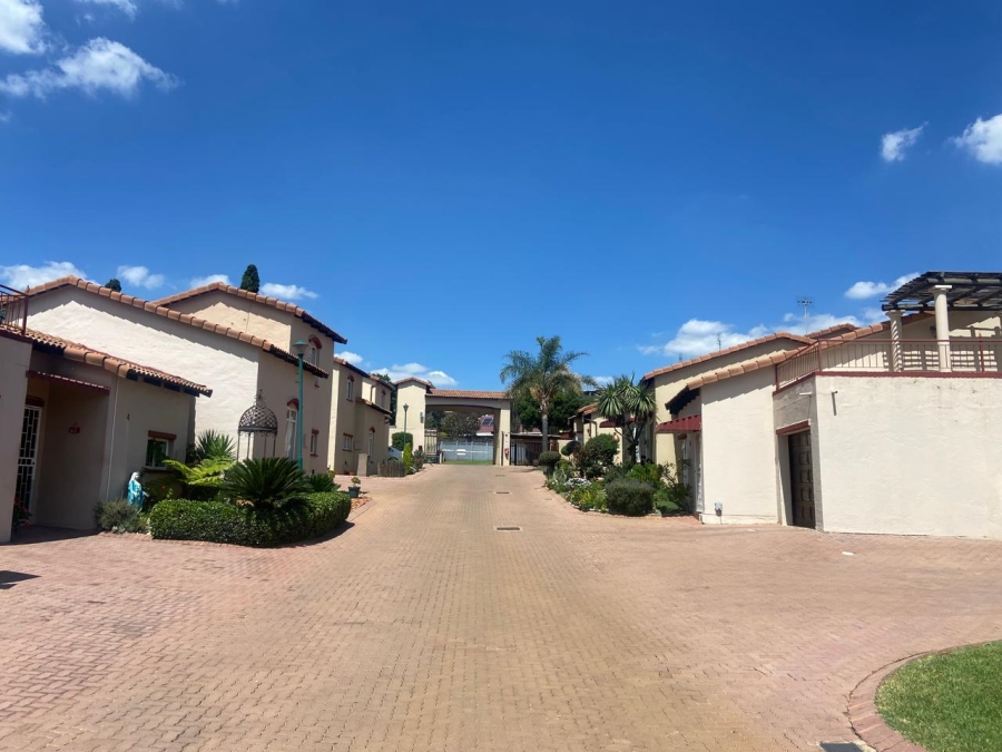 2 Bedroom Property for Sale in Mulbarton Gauteng