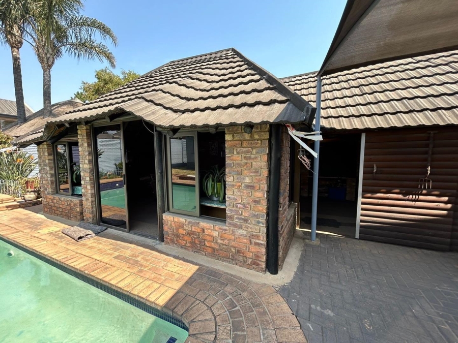 4 Bedroom Property for Sale in Farrarmere Gauteng