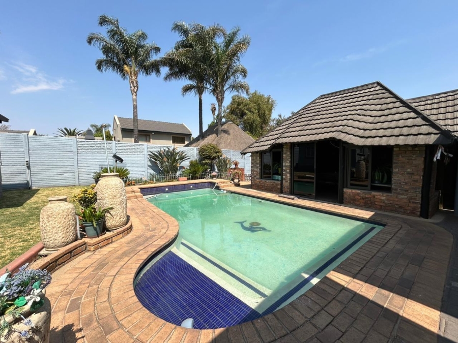 4 Bedroom Property for Sale in Farrarmere Gauteng