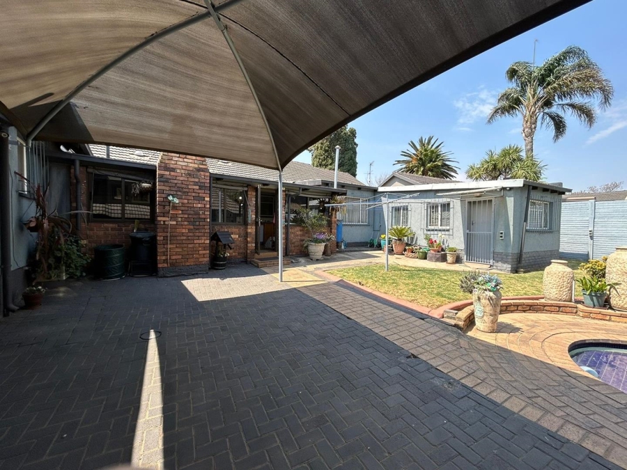 4 Bedroom Property for Sale in Farrarmere Gauteng