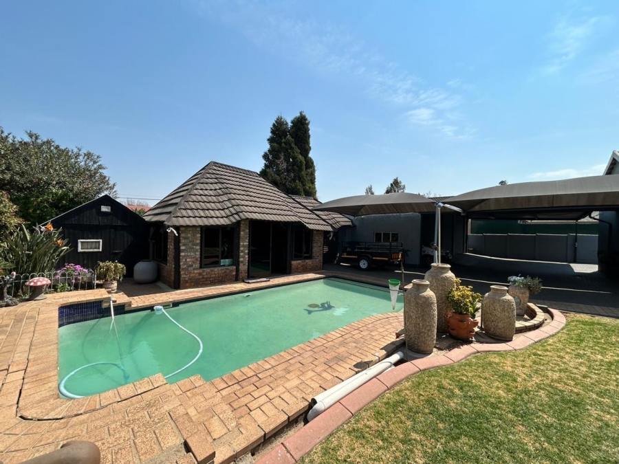 4 Bedroom Property for Sale in Farrarmere Gauteng