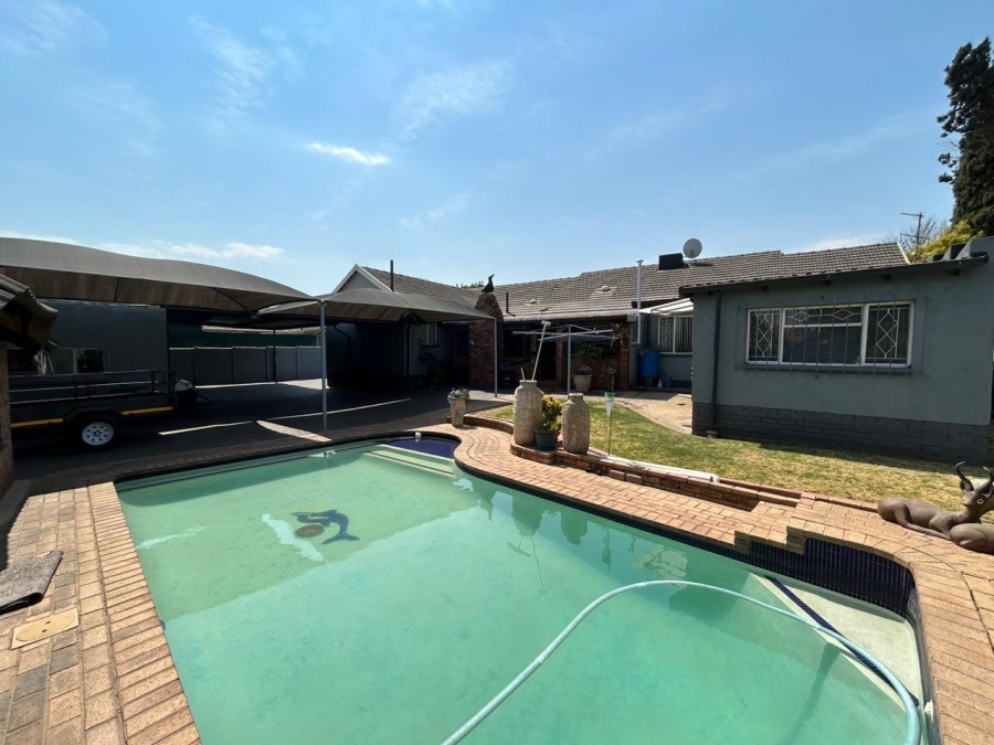 4 Bedroom Property for Sale in Farrarmere Gauteng