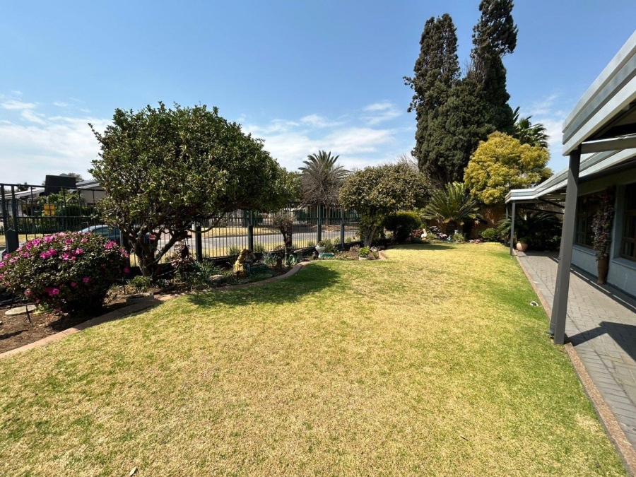 4 Bedroom Property for Sale in Farrarmere Gauteng