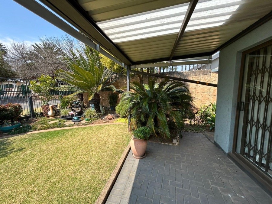 4 Bedroom Property for Sale in Farrarmere Gauteng