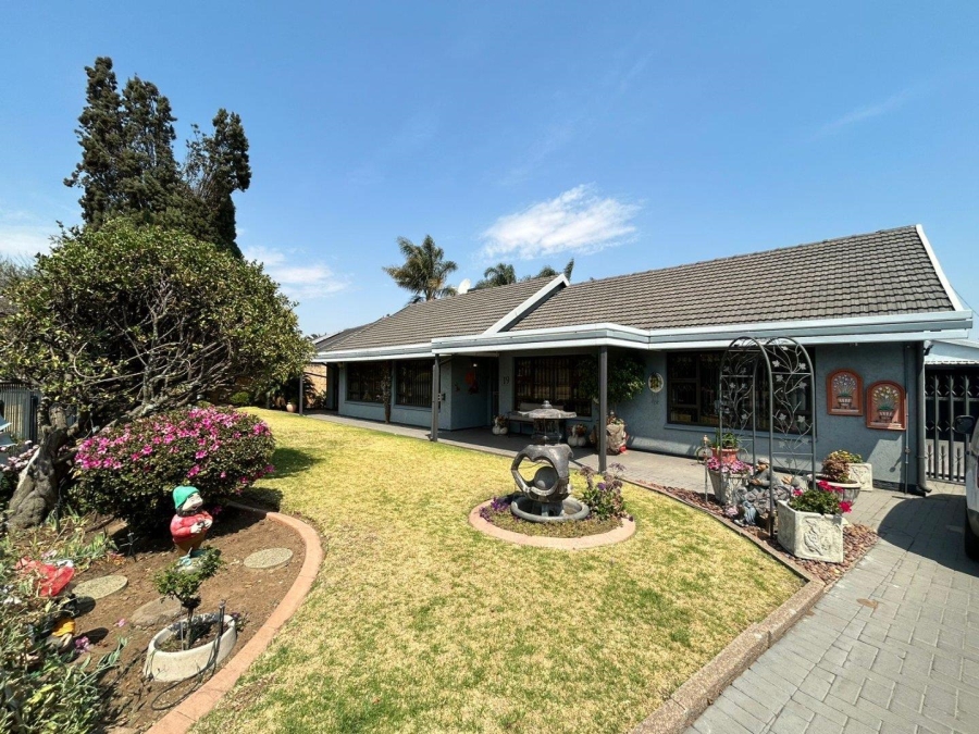 4 Bedroom Property for Sale in Farrarmere Gauteng