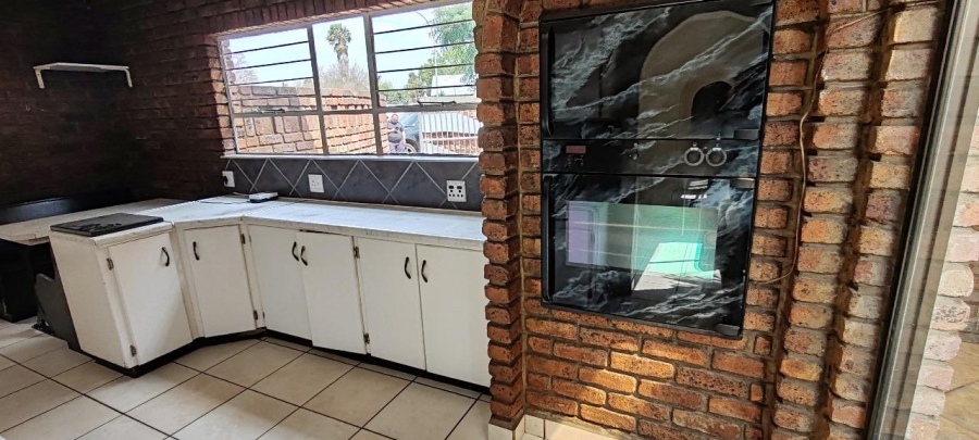 4 Bedroom Property for Sale in Alphen Park Gauteng