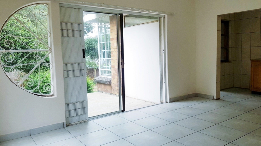 To Let 2 Bedroom Property for Rent in Blairgowrie Gauteng