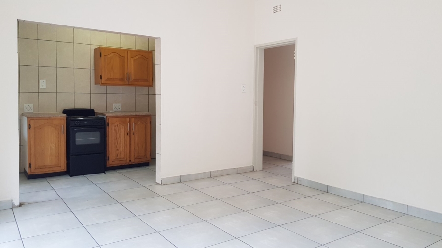 To Let 2 Bedroom Property for Rent in Blairgowrie Gauteng