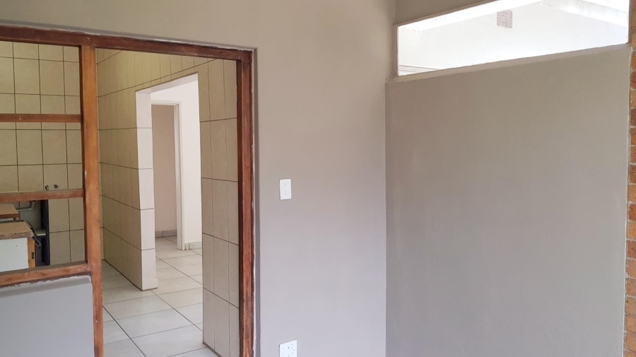 To Let 2 Bedroom Property for Rent in Blairgowrie Gauteng