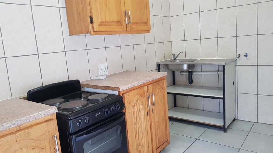 To Let 2 Bedroom Property for Rent in Blairgowrie Gauteng