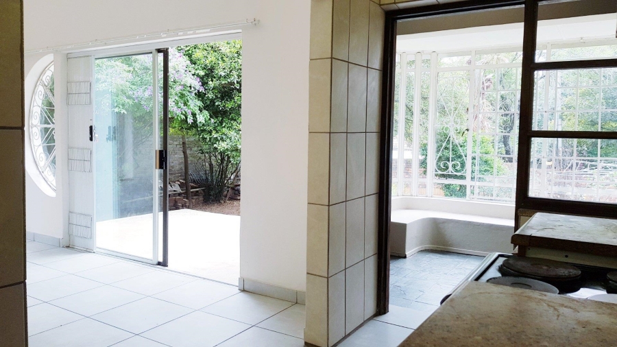 To Let 2 Bedroom Property for Rent in Blairgowrie Gauteng