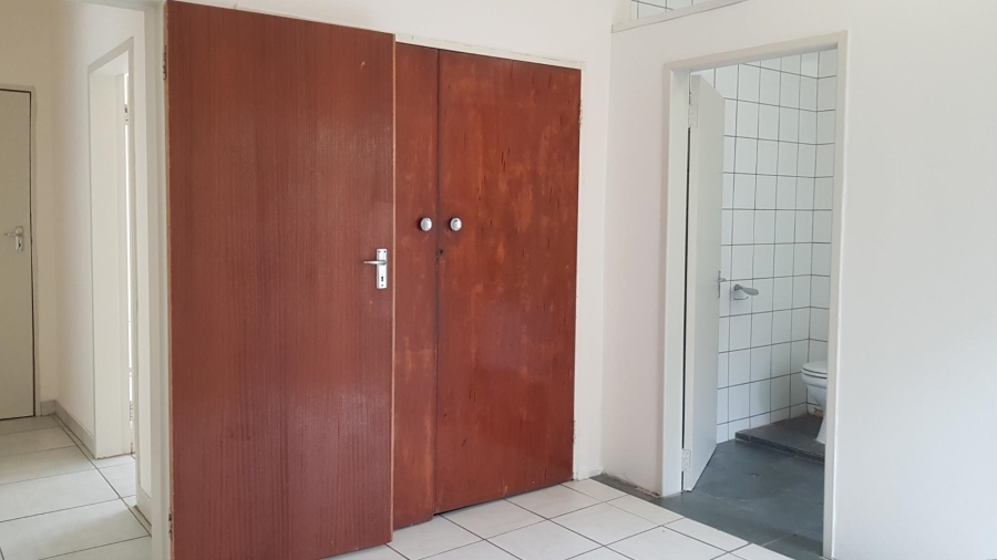 To Let 2 Bedroom Property for Rent in Blairgowrie Gauteng