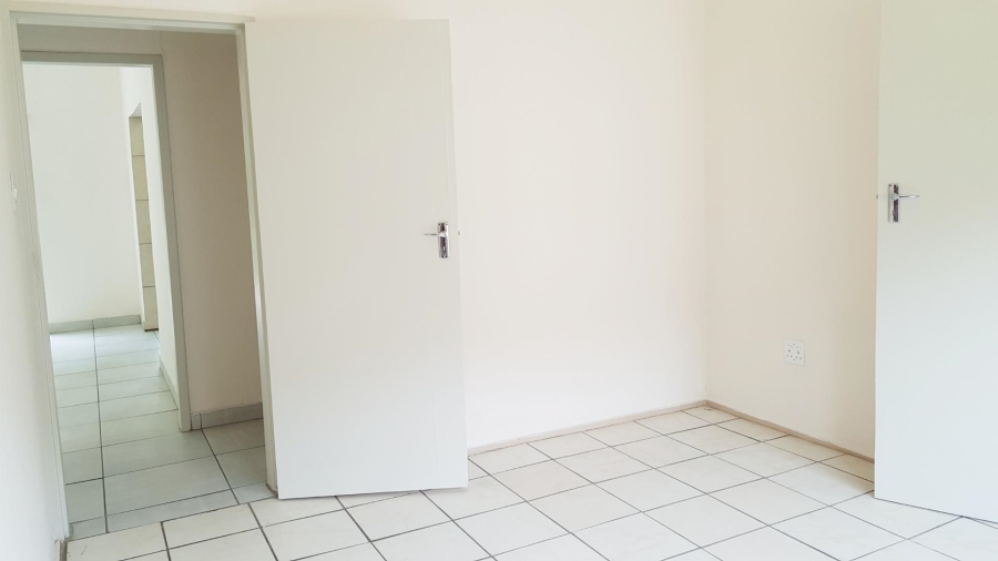 To Let 2 Bedroom Property for Rent in Blairgowrie Gauteng