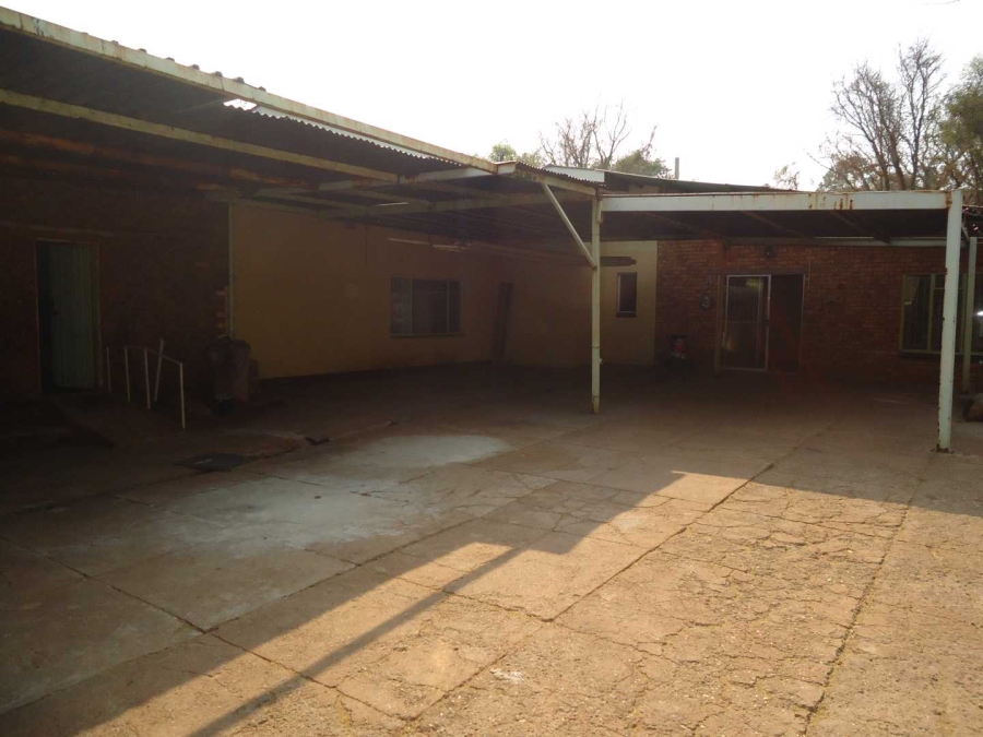 9 Bedroom Property for Sale in Magaliesmoot AH Gauteng