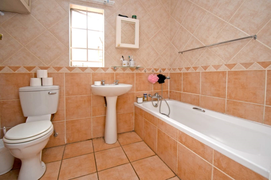 3 Bedroom Property for Sale in Faerie Glen Gauteng