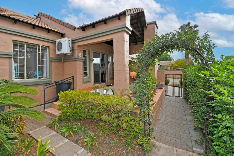 3 Bedroom Property for Sale in Faerie Glen Gauteng