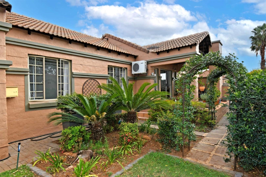 3 Bedroom Property for Sale in Faerie Glen Gauteng