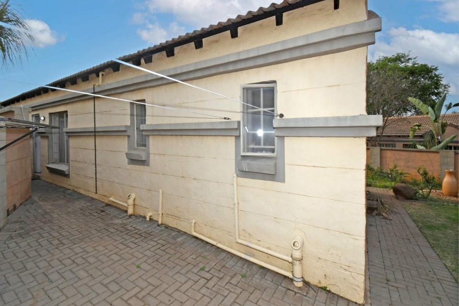 3 Bedroom Property for Sale in Faerie Glen Gauteng