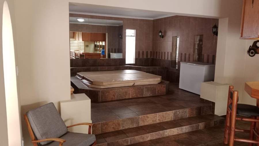 5 Bedroom Property for Sale in Glen Marais Gauteng