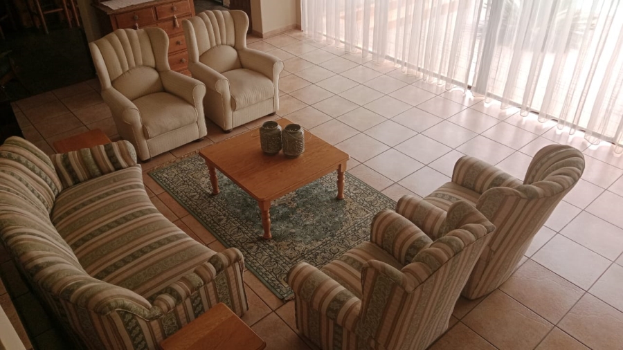 5 Bedroom Property for Sale in Glen Marais Gauteng