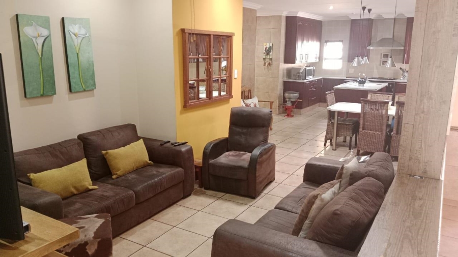 5 Bedroom Property for Sale in Glen Marais Gauteng