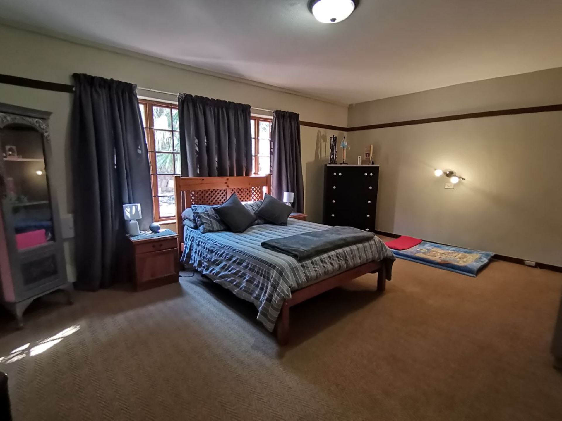 6 Bedroom Property for Sale in Waverley Gauteng