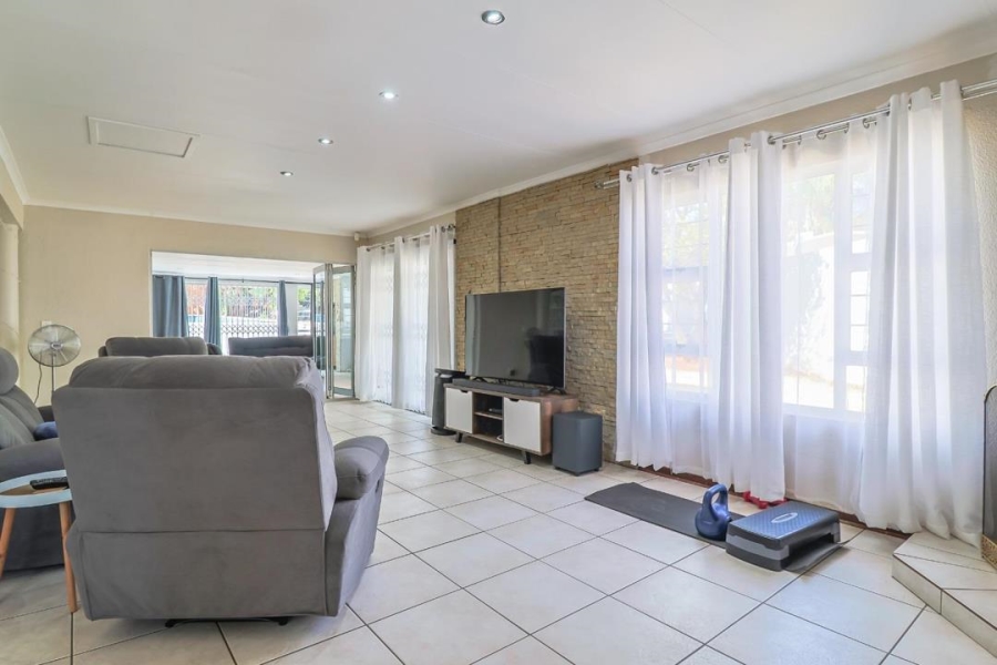 4 Bedroom Property for Sale in Glenvista Gauteng