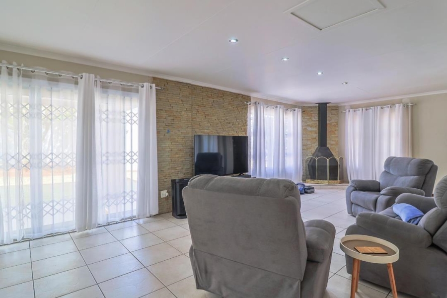 4 Bedroom Property for Sale in Glenvista Gauteng