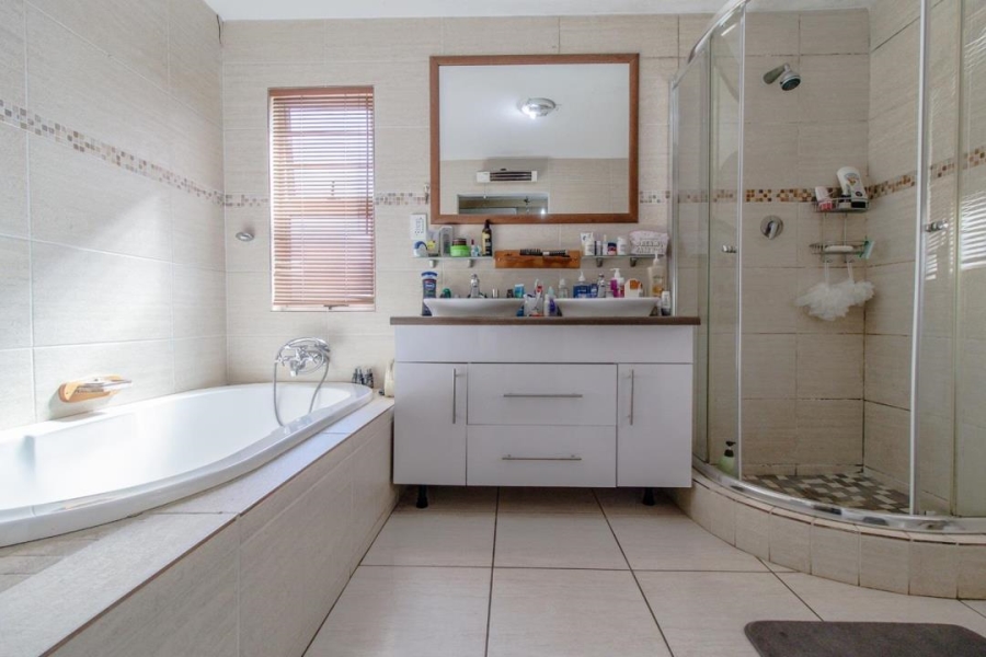 4 Bedroom Property for Sale in Glenvista Gauteng